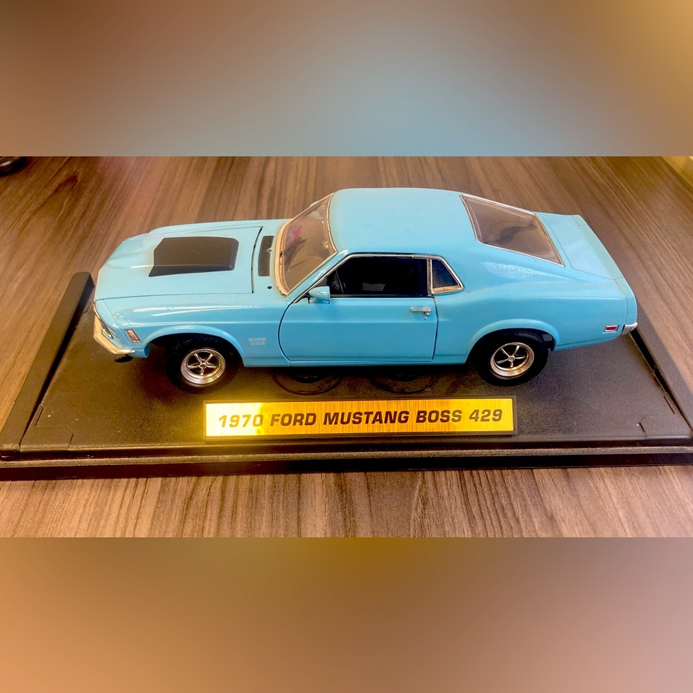 1/18 Scale Die Cast Ford Mustang